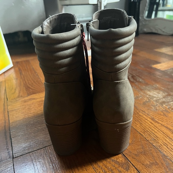 G by guess combat low heel boots - Picture 3 of 5